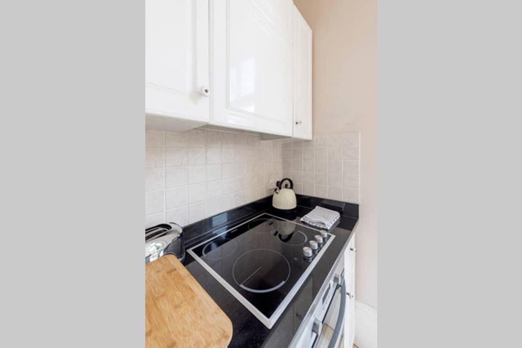 Beautiful Studio With Private Outside Terrace Διαμέρισμα Μπαθ Εξωτερικό φωτογραφία